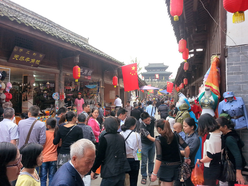 1540631292217265.jpg 3 游客络绎不绝,昭化古城景区节庆期间零投诉零事故_副本.jpg