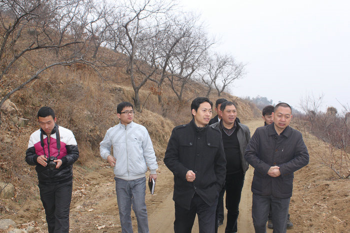 1540634358747774.jpg 2 冯世斌董事长在召开研讨会_副本.jpg