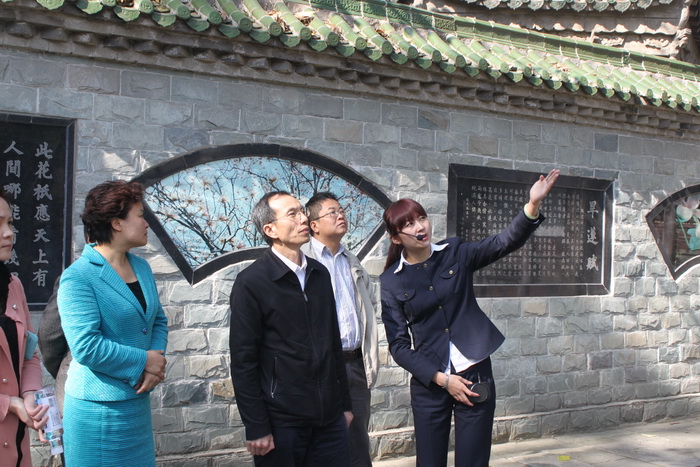 1540635429471419.jpg 8 考察团一行来到勉县武侯祠景区.jpg