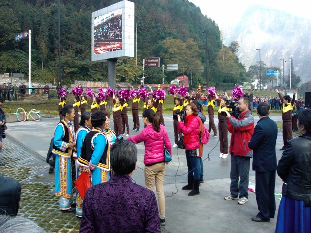 1540635921661519.jpg 3 文艺汇演.jpg