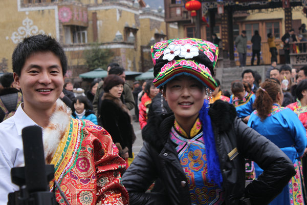 1540696952820102.jpg 2 公司帅气、漂亮的主持人.jpg