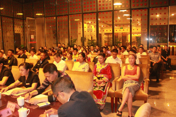 1540697425841631.jpg 2 参会员工.jpg