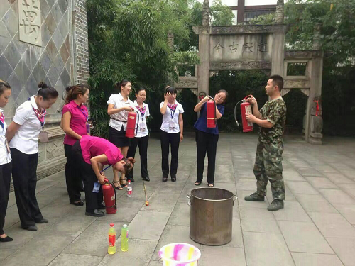 1540710844156775.png 重视消防安全,让工作更添放心2.png